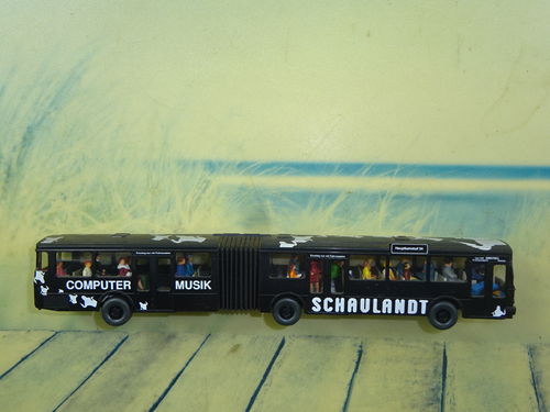 Schauland Bus mit vielen Figuren