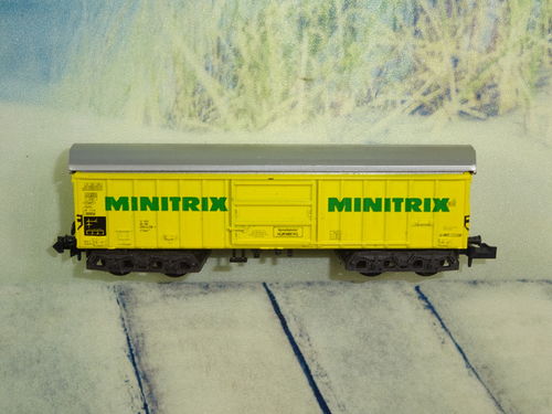 Güterwgagen mit MINITRIX Aufschirft