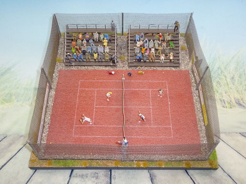 Diorama Spur H0 Tennisplatz mit vielen Figuren