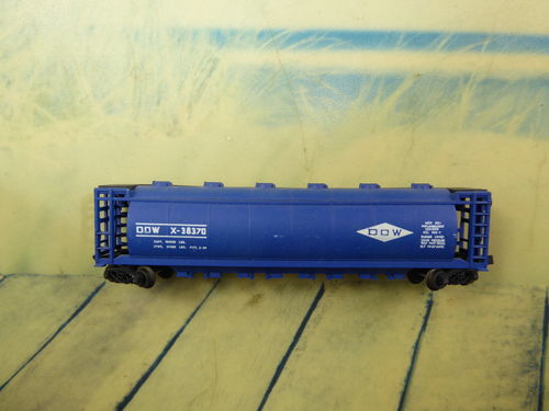 großer blauer US Güterwagen DOW