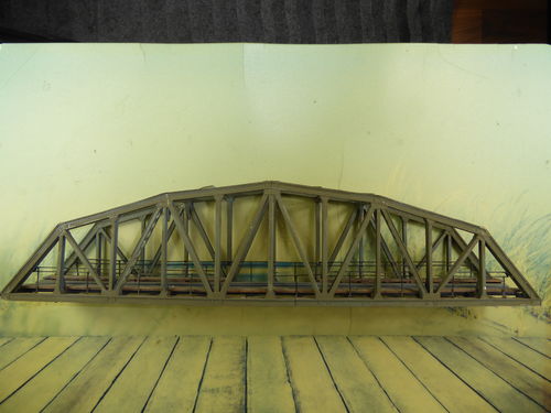 45 cm lange Stahlbogenbrücke