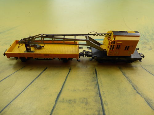 Märklin Kran gelb mit Schutzwagen und Bock